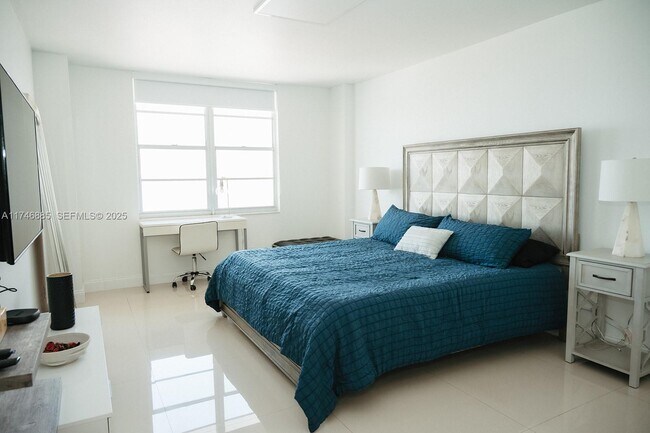 Building Photo - 3725 S Ocean Dr