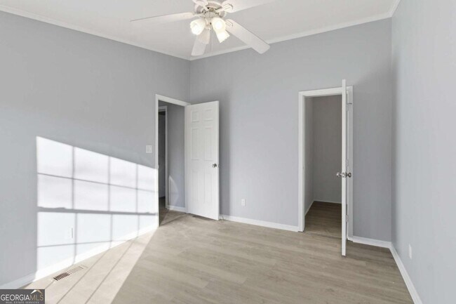 Building Photo - 5320 Long Branch Rd