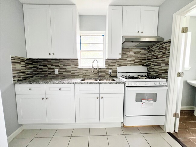 Building Photo - 103 Cosmos St