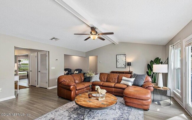 Building Photo - 4766 Dovetail Dr