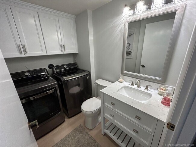 Building Photo - 2807 SW Lakemont Pl