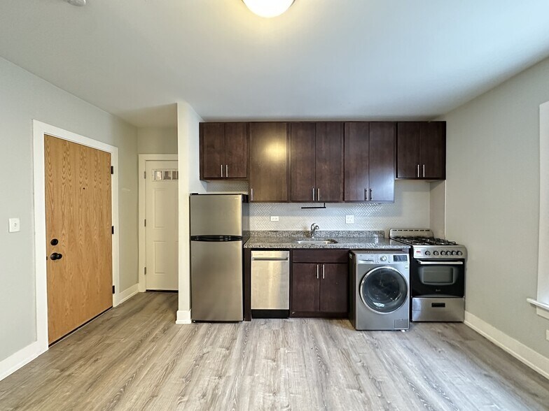 Building Photo - 434.5 W Belden Ave