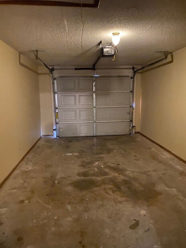 Building Photo - 142-144 Northaven