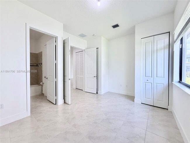 Building Photo - 5028 Gambero Wy