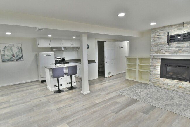Building Photo - 4Bd/2.5Ba Edmonds House