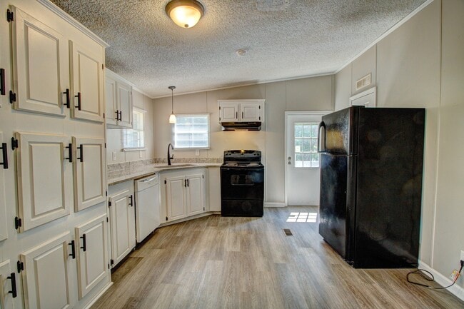 Building Photo - 106 7 Hawks Trail