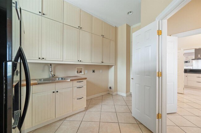 Building Photo - 13819 Lakeview Meadow Dr