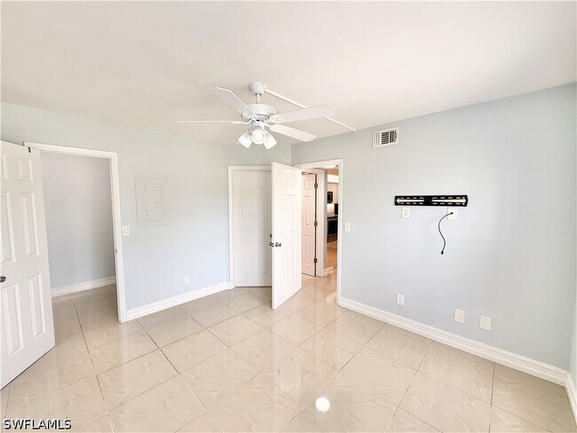 Building Photo - 150 Santa Clara Dr