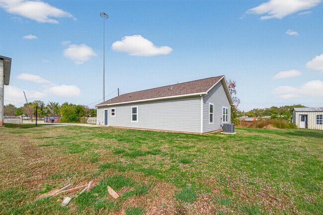 Building Photo - 1009 Niagara St