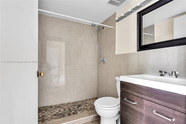 Building Photo - 1612 San Remo Cir