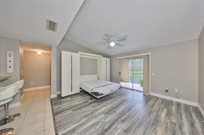 Building Photo - 9481 Highland Oak Dr