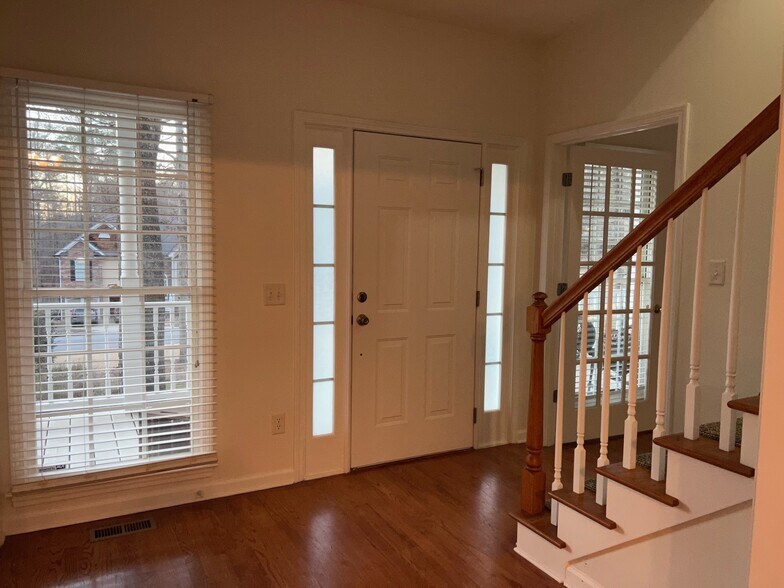 Entry Area - 7675 Paces Ln