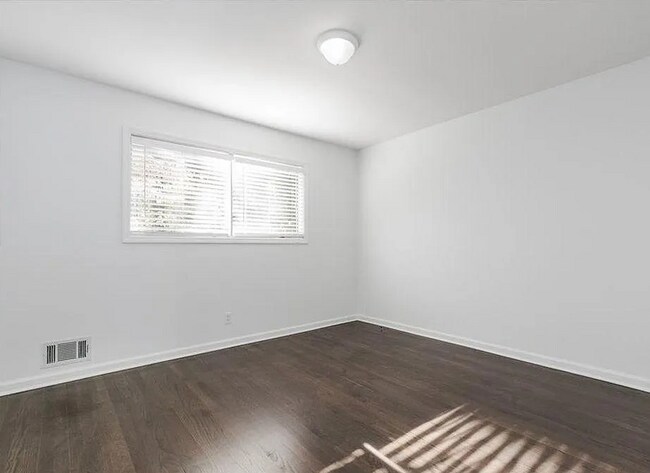 Building Photo - 5090 Heather Rd SE