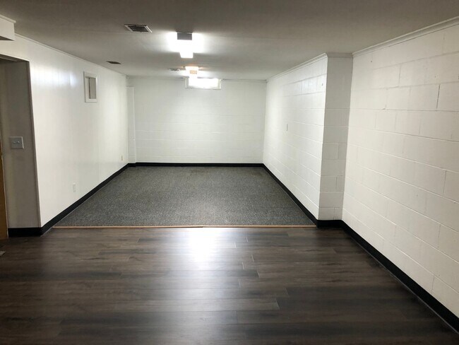 Building Photo - Newly Renovated House For Rent!