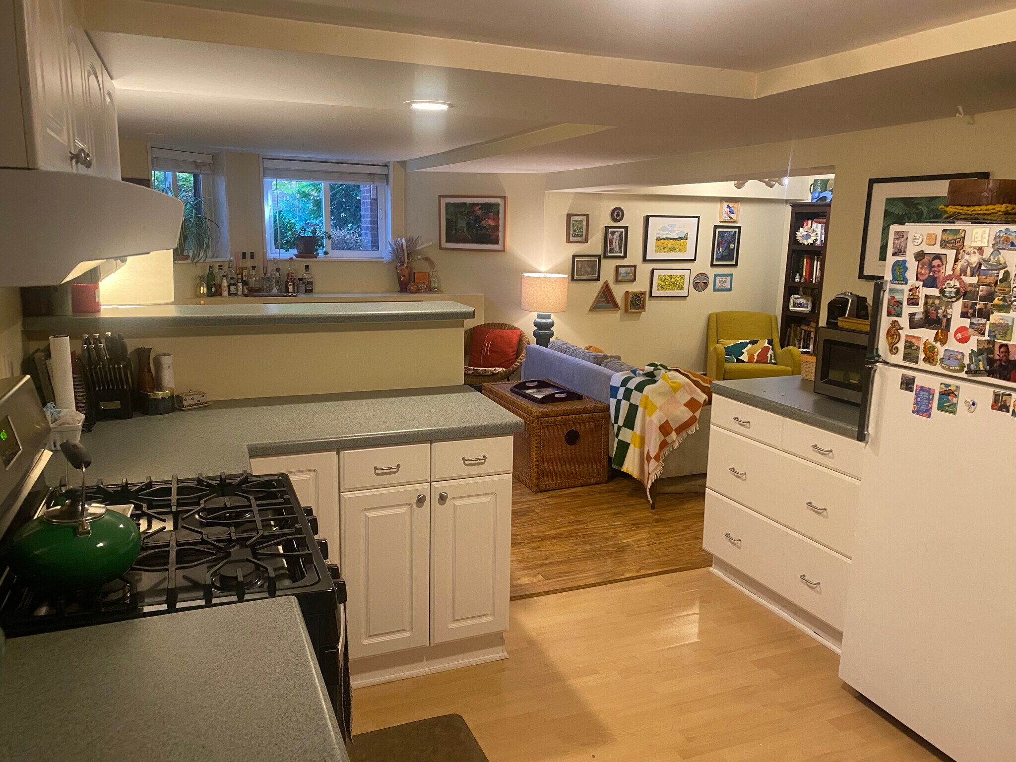 Kitchen - 1624 W Rascher Ave