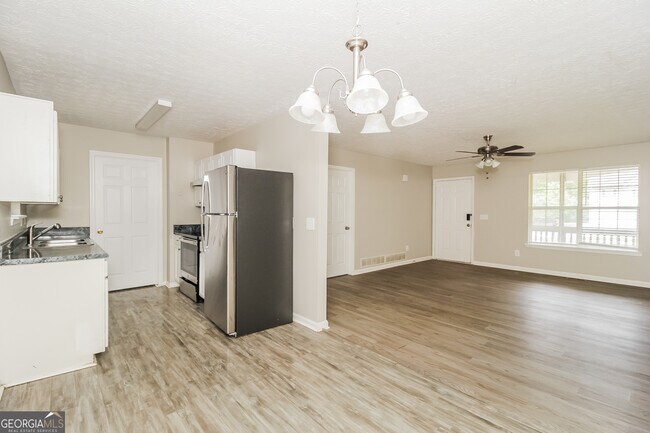 Building Photo - 221 Beechwood Ln