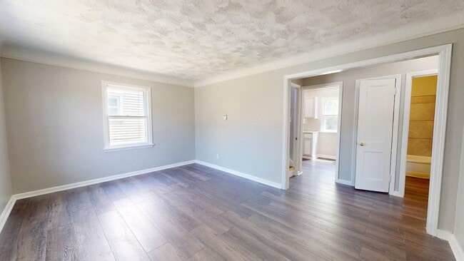 Building Photo - W.130th-Bellaire neighborhood, updated 3 b...