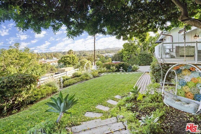 Building Photo - 6363 Zumirez Dr