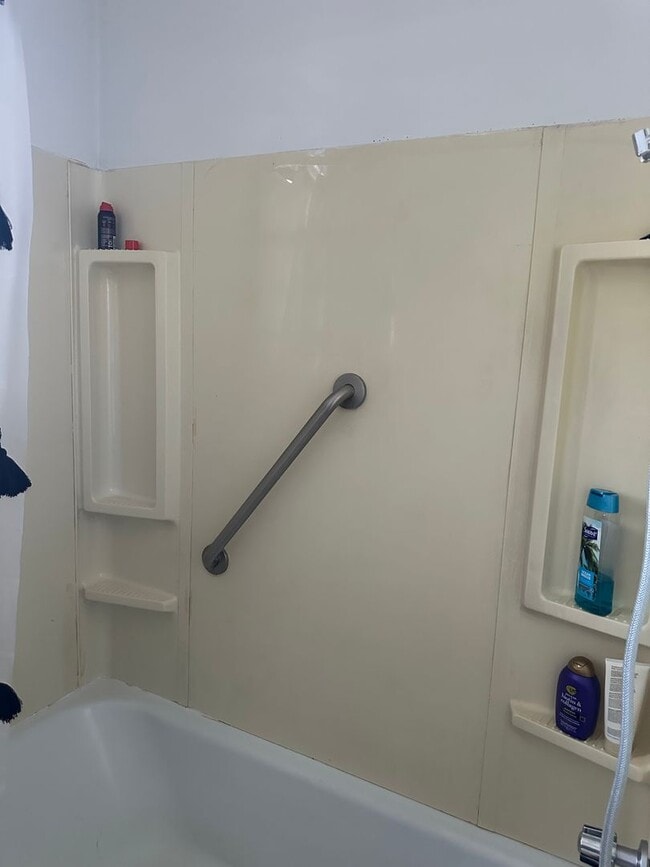 Building Photo - 4 Bedroom, 2 Bath farm house out in the Co...