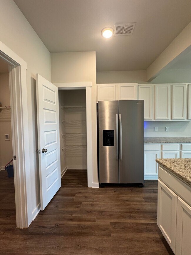 Building Photo - Spacious 3-Bedroom Home with Loft – Minute...