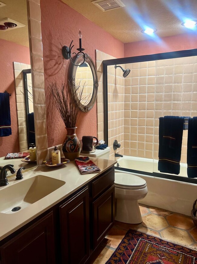 Building Photo - Golf course location with Fitness Center F...
