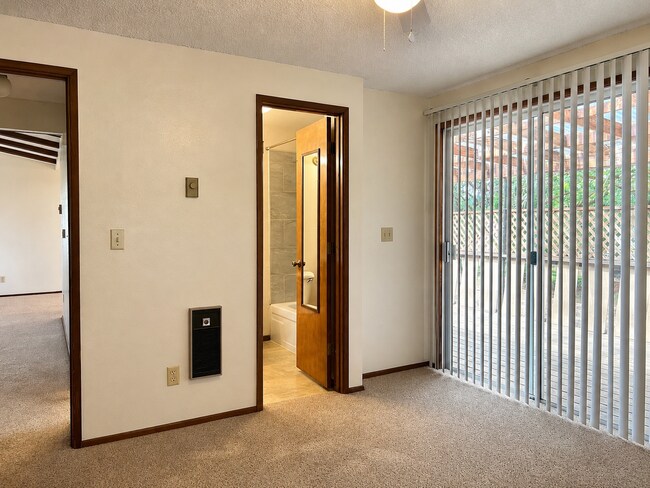 Building Photo - 38355-38385 Weirich Dr