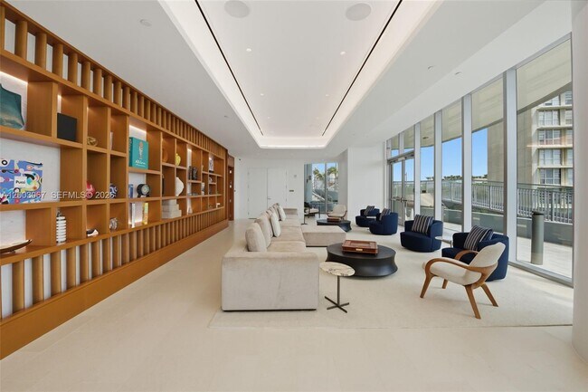 Building Photo - 175 SE 25th Rd