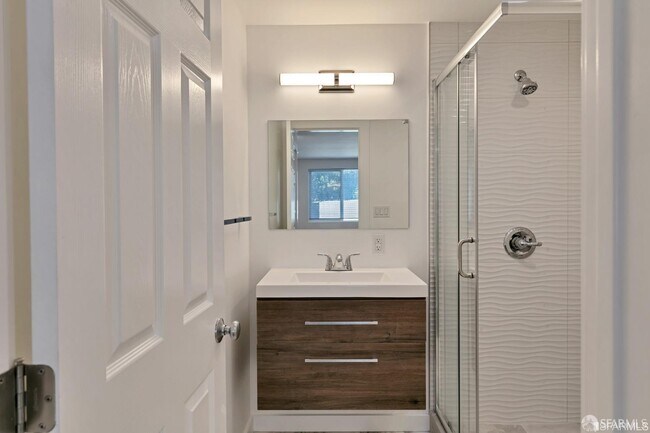 Building Photo - 68 Cayuga Ave