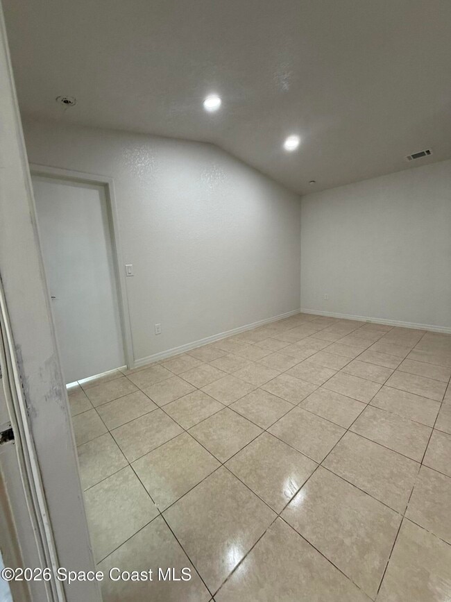 Building Photo - 1465 Malibu Cir NE