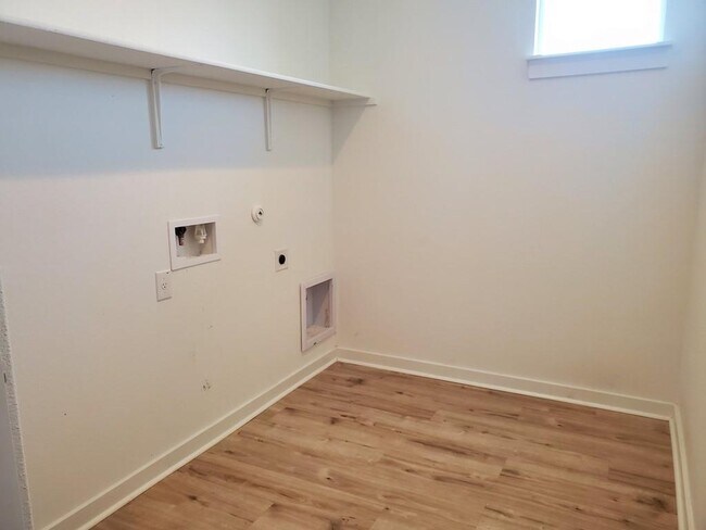 Building Photo - 648 Peace Pipe Way