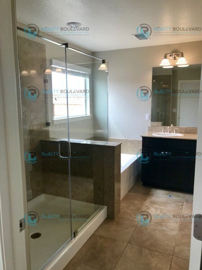 Building Photo - Welcome to your dream home in Spanish Springs, nestled off the serene Calle de la Plata.  2 Year ...