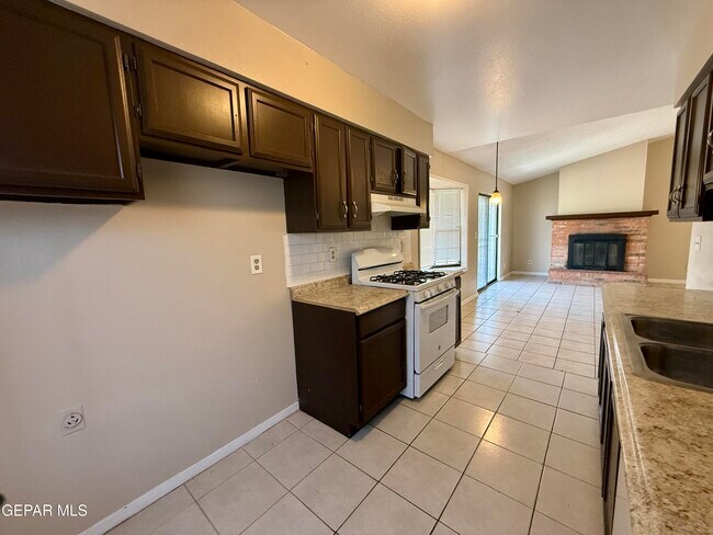 Building Photo - 7113 El Cajon Dr
