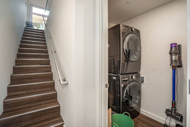 Building Photo - Modern 3 Bedroom, 3 Bathroom Furnished Condo at Makalii in Wailea