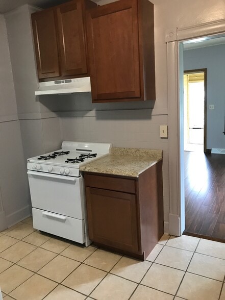 Building Photo - 521 4th Ave NW