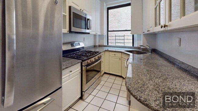 Building Photo - 111 E 80th St