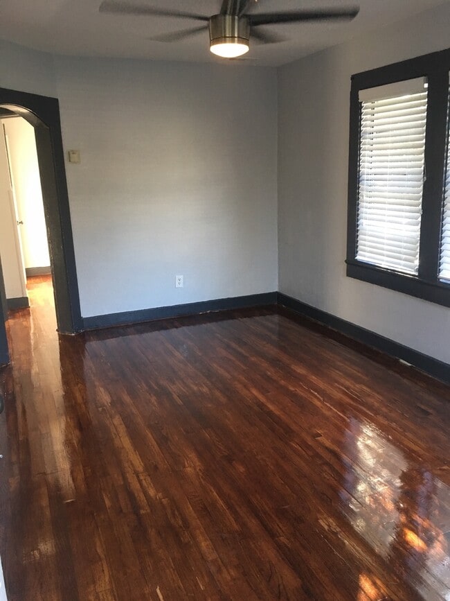 Building Photo - 207 N Albany Ave