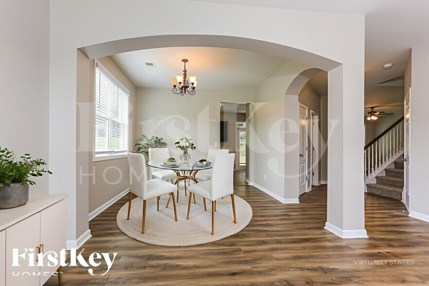 Building Photo - 447 Clapton Ct