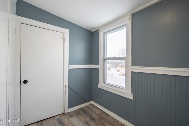 Building Photo - 6 Utica Ave