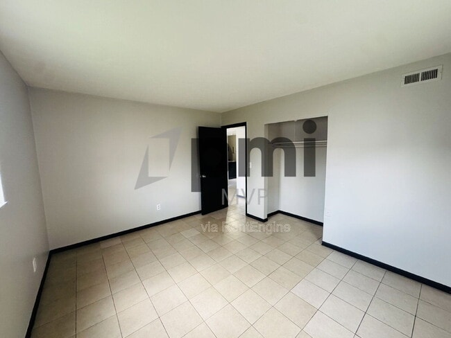 Building Photo - 828 Whitethorne Ave