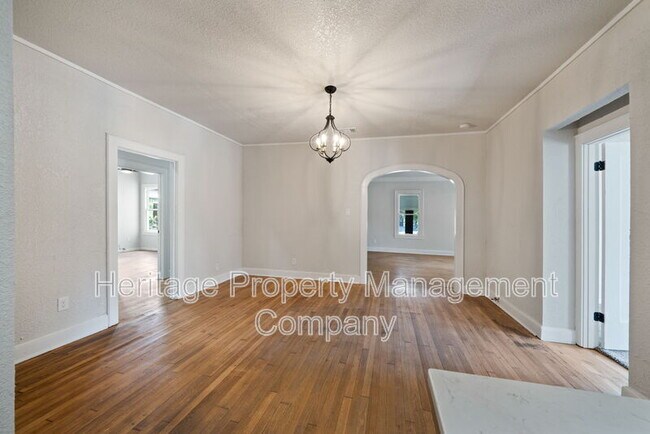 Building Photo - 603 E Evergreen St