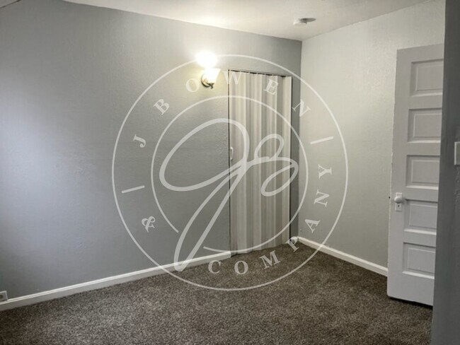 Building Photo - Beautiful 2 bedroom home in West Toledo