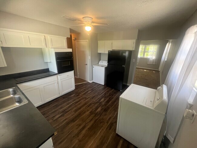 Primary Photo - 3050 S Franklin Ave