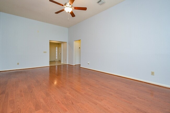 Building Photo - 1319 Irish Mist Ct