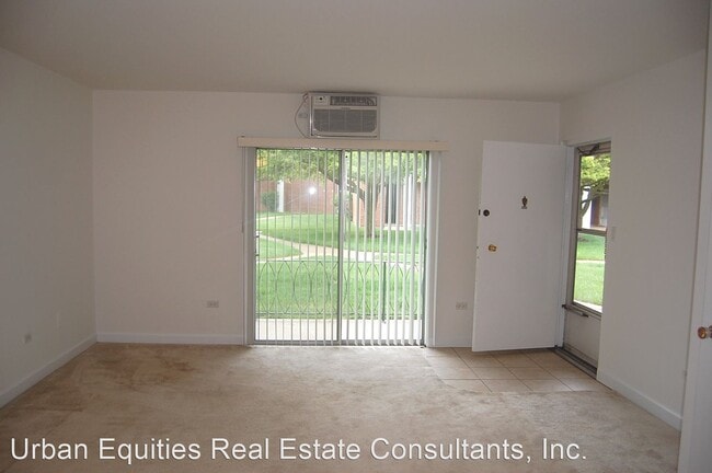 Building Photo - 160 E Lake St