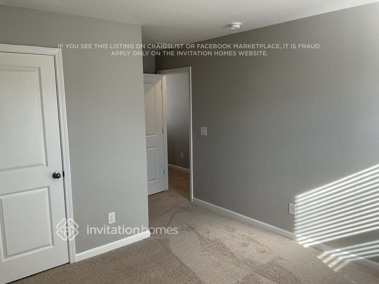 Building Photo - 520 Almere Dr