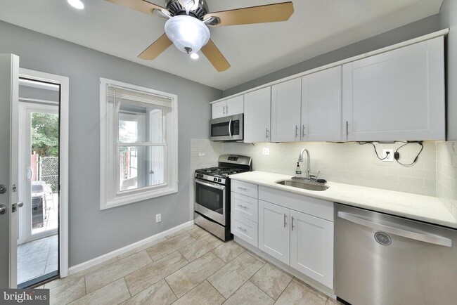 Building Photo - 3120 Almond St