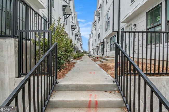 Building Photo - 1829 Gotham Ln NE