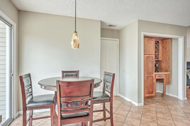 Building Photo - Spacious Living in Goose Creek