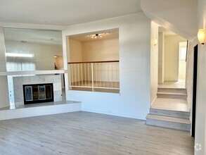 Building Photo - 3 bed 2.5 bath Townhouse in South Redondo ...