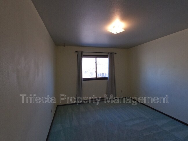 Building Photo - 1024 Oxford Ln